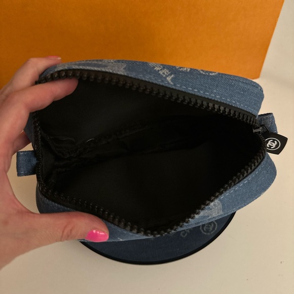 CHANEL Denim Cosmetics Bag with Optional Unbranded Chain - Picture 3 of 12